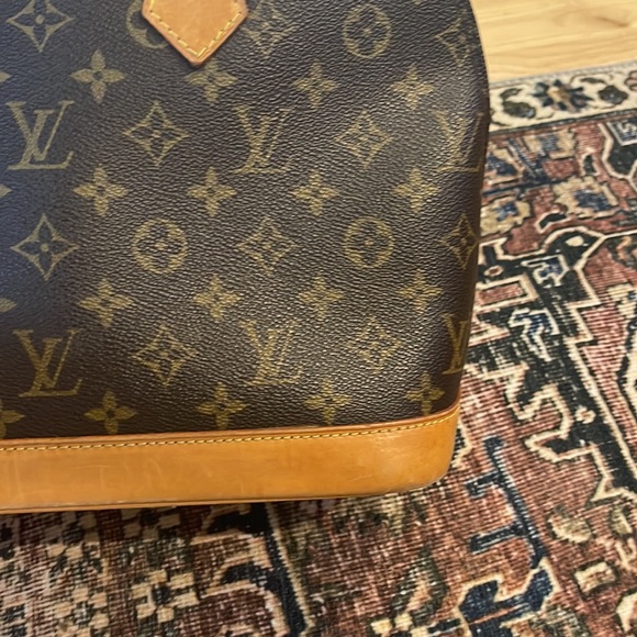 Authentic Louis Vuitton Alma Bag - Picture 5 of 11